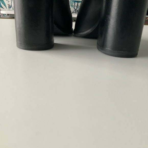 RARE Tory Burch Black Leather Heeled Boots - Picture 4 of 5